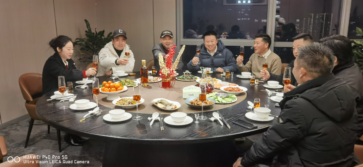 上海言佳王殿斌出席贵州中国 V 酒研讨会，共品金刺梨玫瑰酱香酒